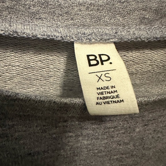 ❤️bp - Gray Ruffled Bell Sleeve Top (XS) - Picture 4 of 10